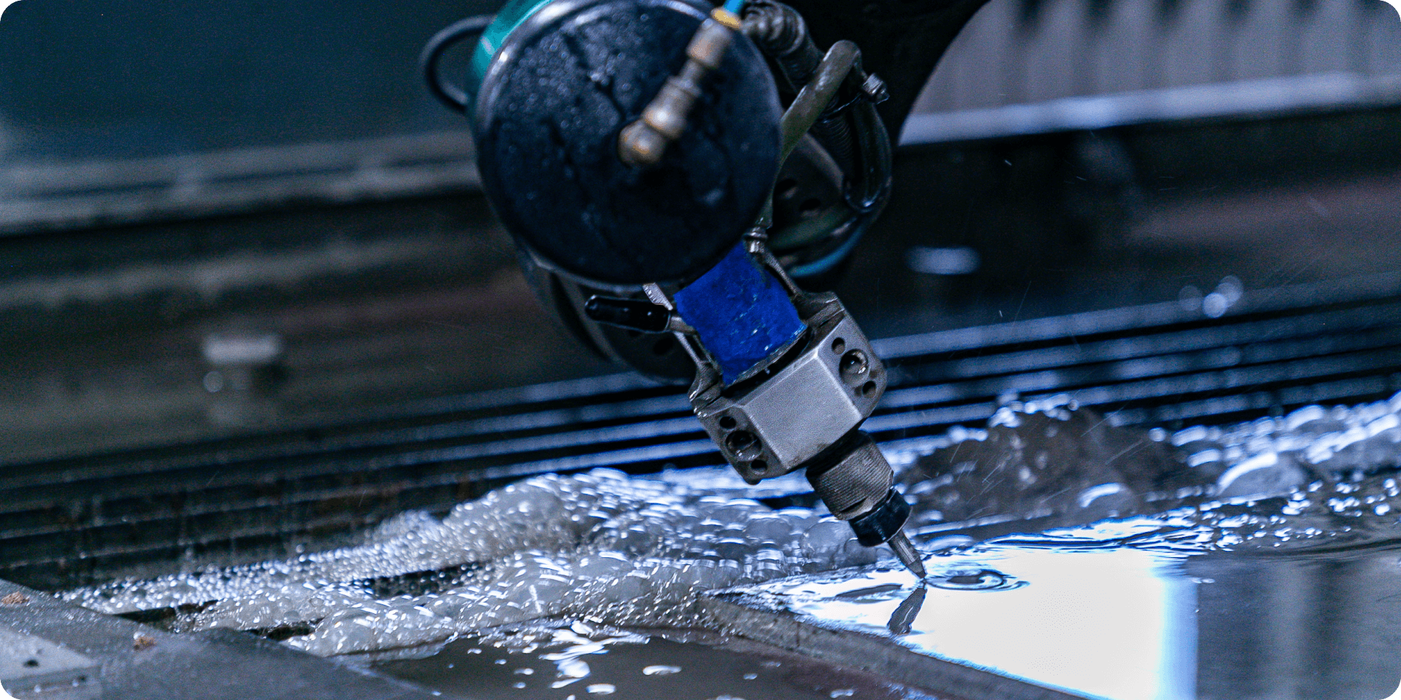 waterjet cutting head cutting metal